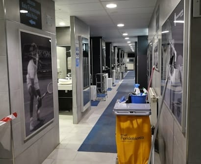 Servicio de mantenimiento y limpieza general en hotel